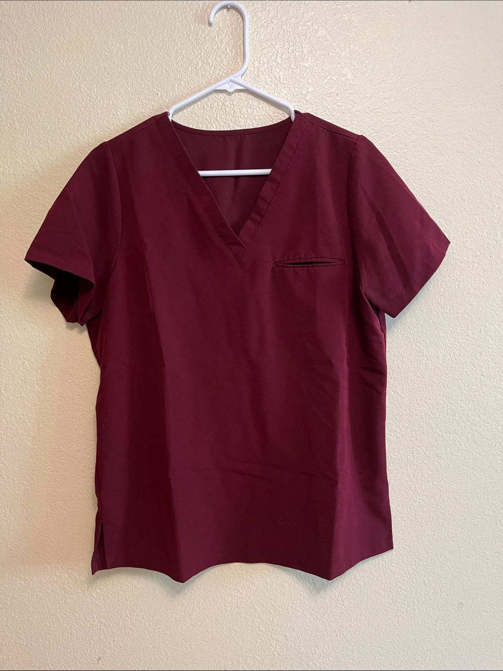 Women’s V-Neck Short Sleeve Top in Burgundy
